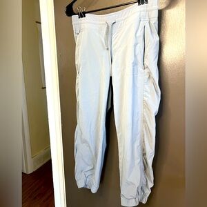 Athleta La Viva Grey Capri Pants Joggers, Size 2 Small Athletic Wear
